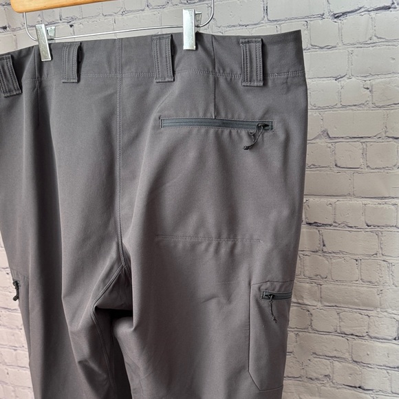 Men's Sitka Gray Traverse Pants 40R - Picture 7 of 14
